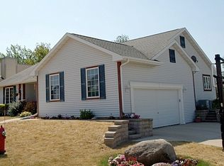 419 Saint Kilian Pkwy, Hartford, WI 53027