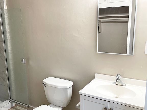 5th image of 537 Mariposa Ave APT 12