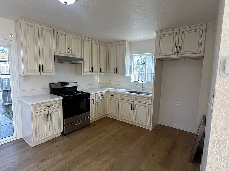 130 Surfside Dr — Photo 1