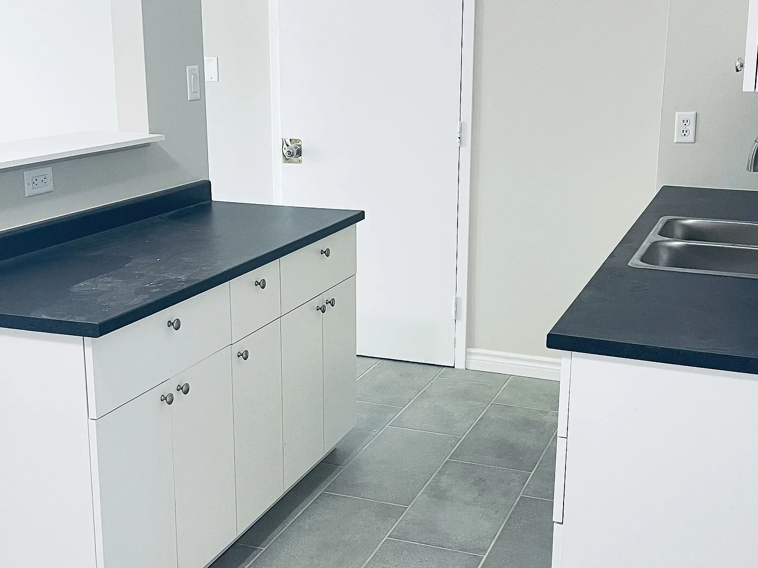 2 bed, 860 sqft, $1,800 — Photo 3