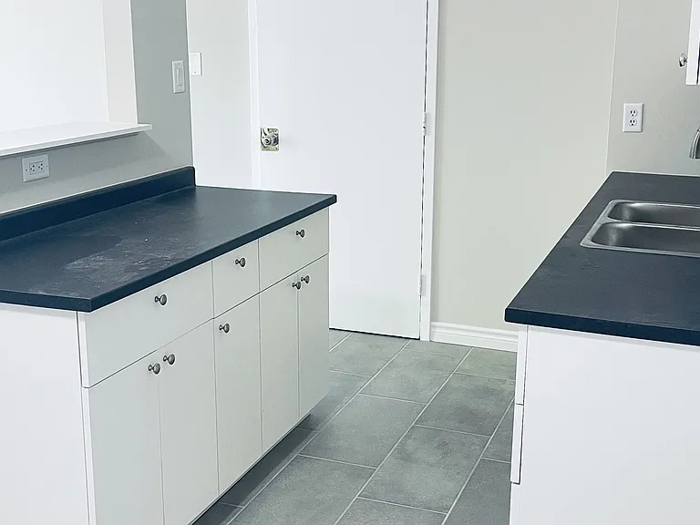 246 Adelaide St #1 — Photo 3