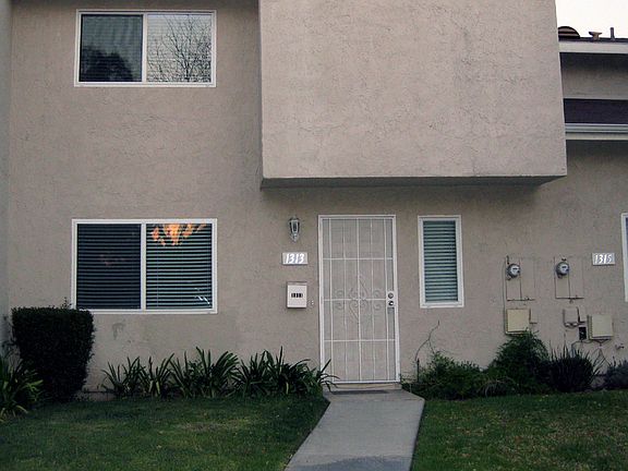 3rd image of 1313 N Elderberry Ave