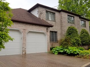 40 Hillview Ln, Staten Island, NY 10304