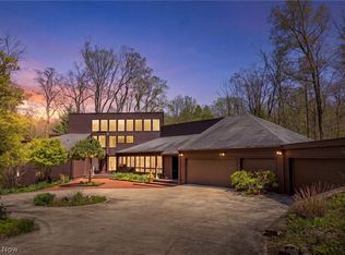 6 Whisperwood Ln, Hunting Valley, OH 44022