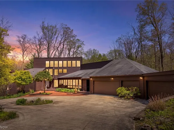 6 Whisperwood Ln, Hunting Valley, OH 44022