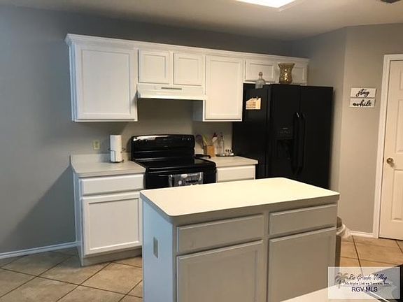 3rd image of 809 E Robin Ave