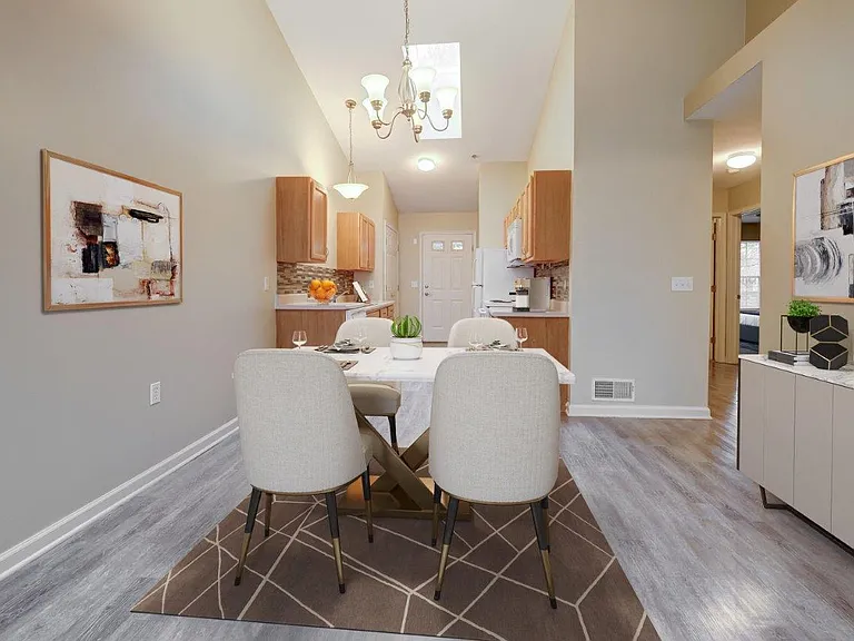 Saratoga Crossing Apartments & Townhomes — Photo 6