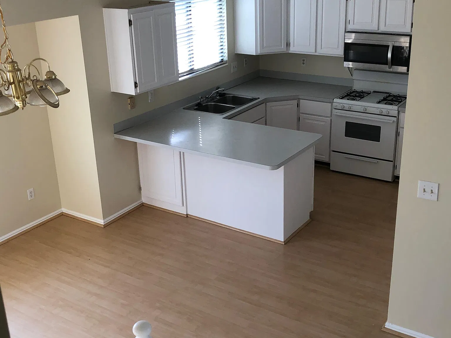 4 bed, 2440 sqft, $2,350 — Photo 3