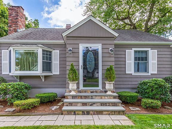 3rd image of 35 Highlawn Road