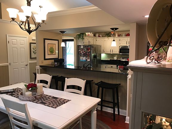 Bar and dinning area