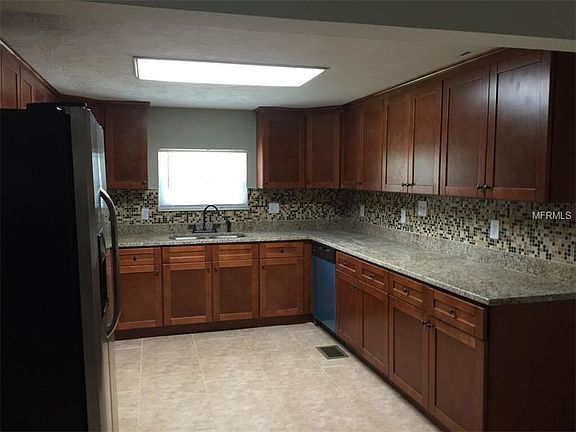 5th image of 4644 Oakfield Cir