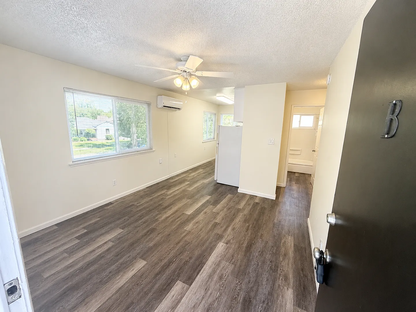 1155/1165 Magnolia Avenue — Photo 3