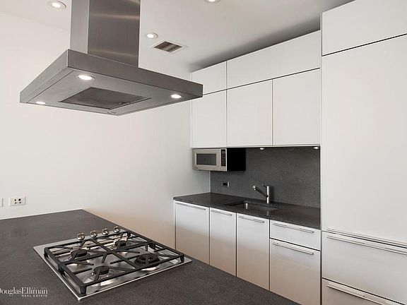 4th image of 101 Warren St APT 700