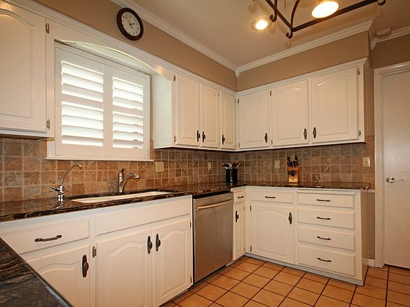4th image of 5209 Hall Ave