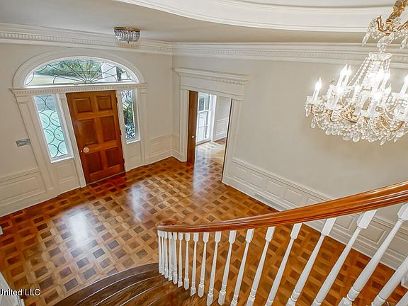 3rd image of 208 Gray Oak Dr
