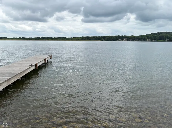 10551 W Grandview Dr, Columbus, IN 47201