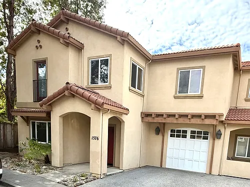 1576 Heritage Ln Photo 1