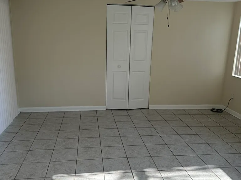 Primary (master) bedroom w/ walk in closet