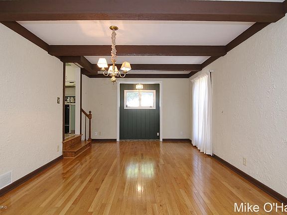 5th image of 2333 Swensberg Ave NE