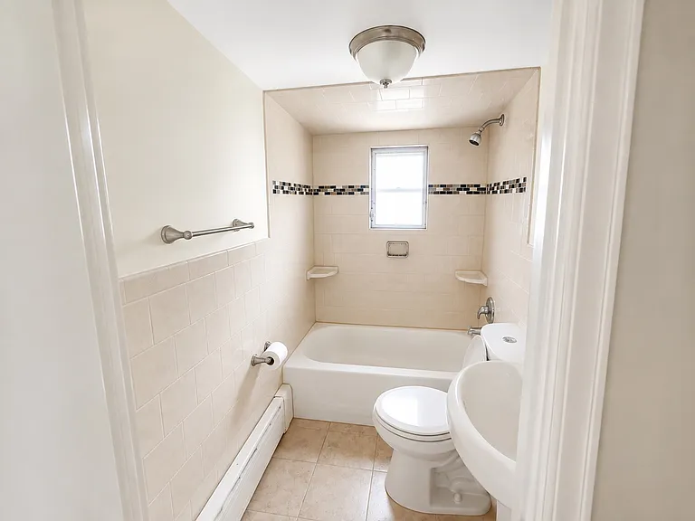 2520 Edgemont St — Photo 7