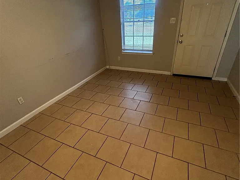 1604 Anderson St — Photo 2