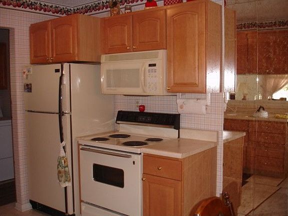 3rd image of 110 Canterbury Ln