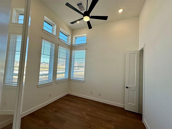 5th image of 414 Lone Ranger Dr