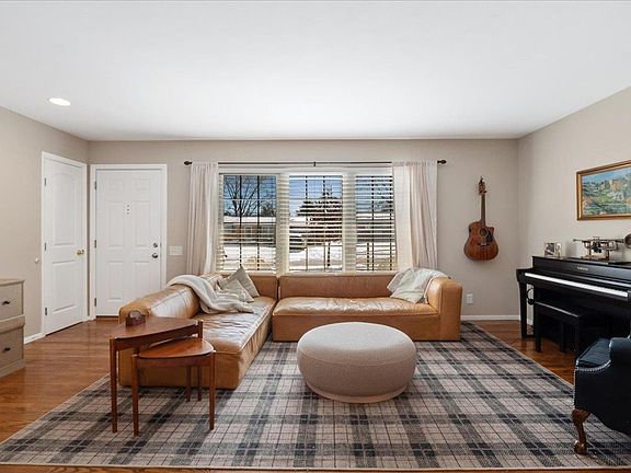 3rd image of 625 Laven Del Ln