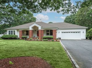 44 Carmen View Dr, Shirley, NY 11967