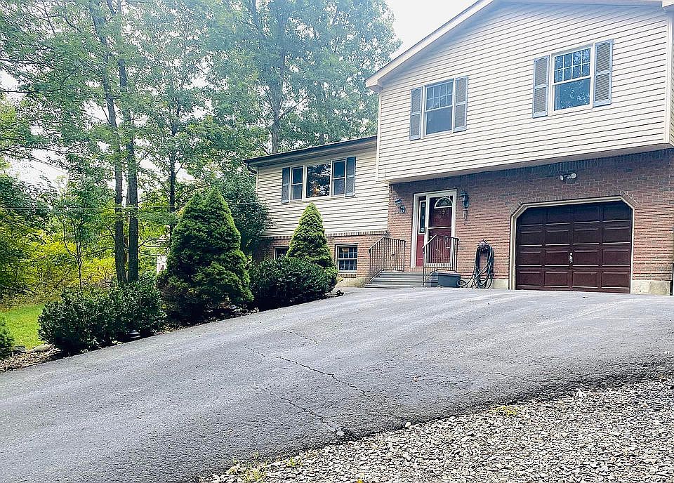 2nd image of 207 Spring Run Dr