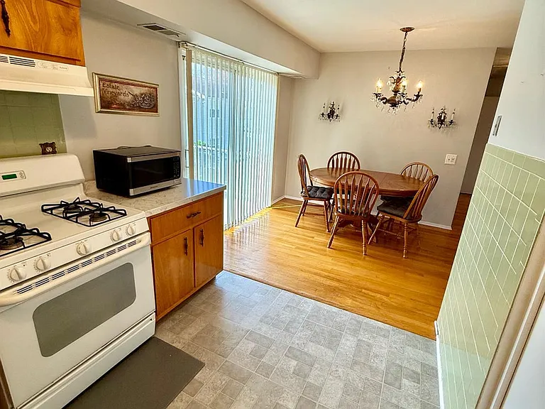 4 Texas Ct #D — Photo 6