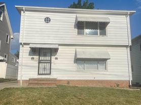 4633 Warner Rd, Garfield Heights, OH