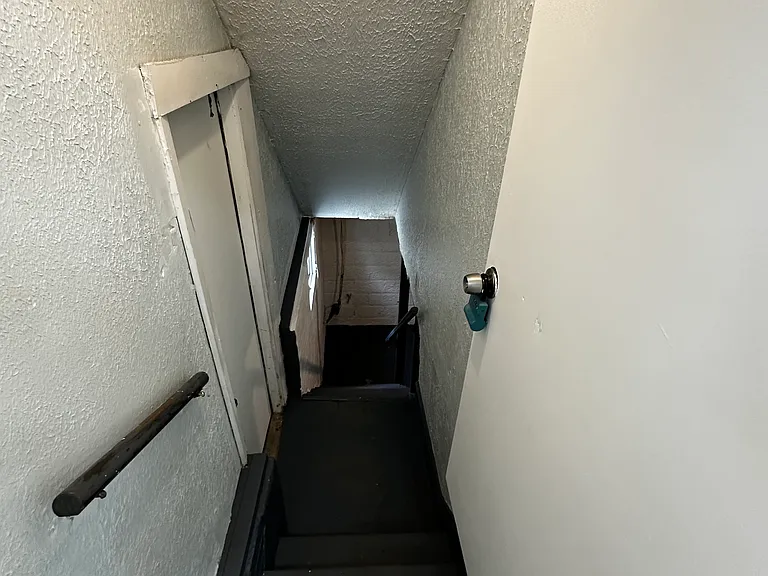 1696 Manchester Ave — Photo 14