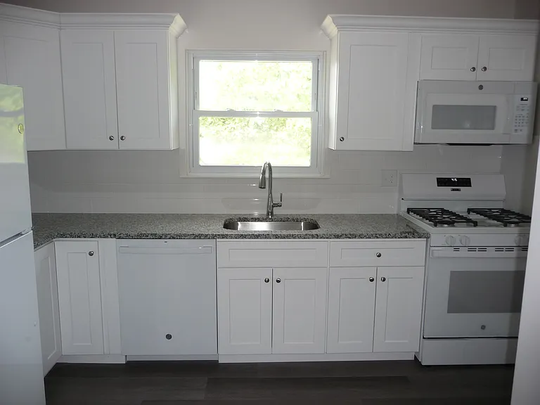 1953 Whitney Ave #A3 — Photo 5