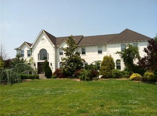 5 Falcon Dr, Manalapan, NJ 07726