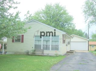 31 S Sickles Dr, Decatur, IL 62521