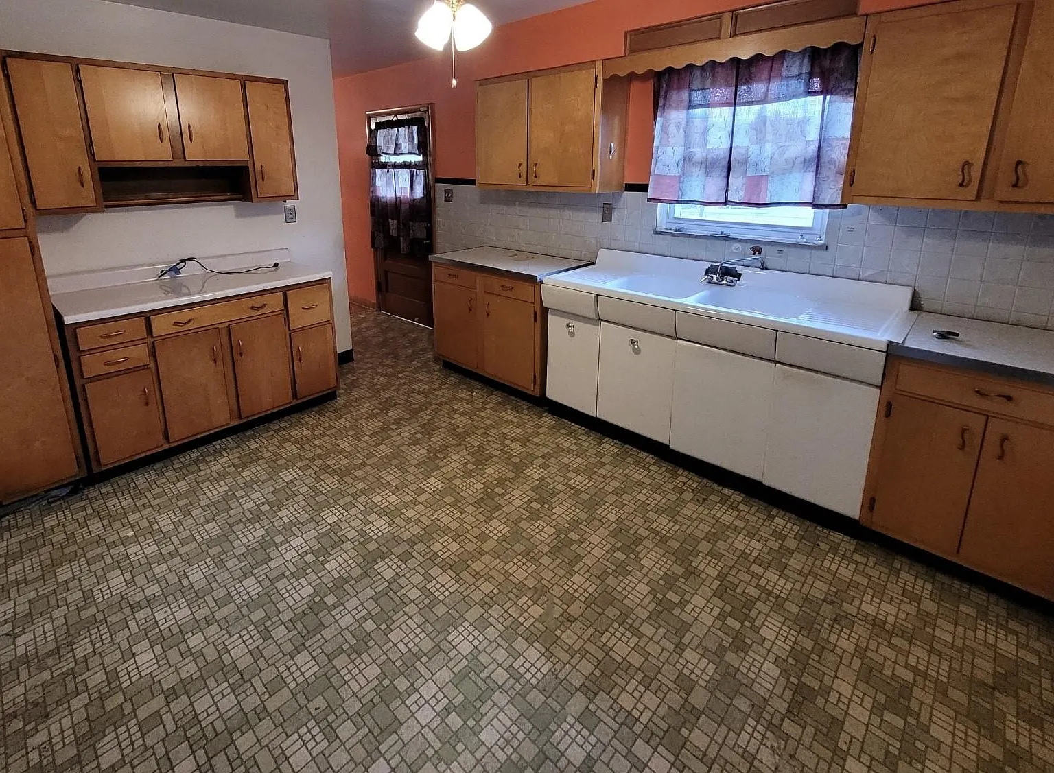 3 bed, 1.5 bath, $1,250 — Photo 3