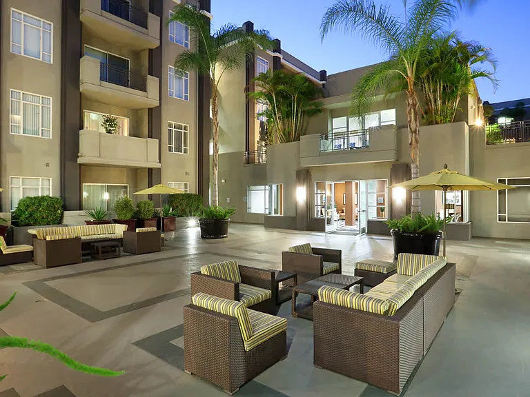 Outdoor Lounge and Courtyard