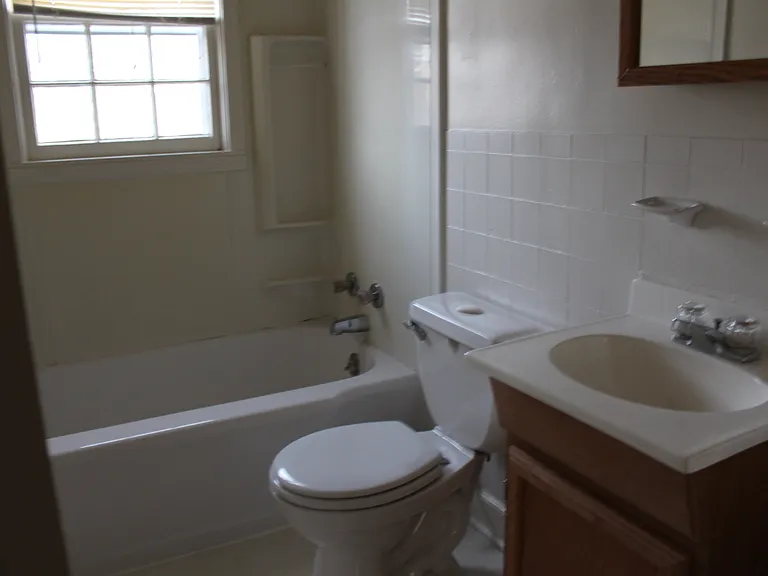 1574 Elizabeth St — Photo 11