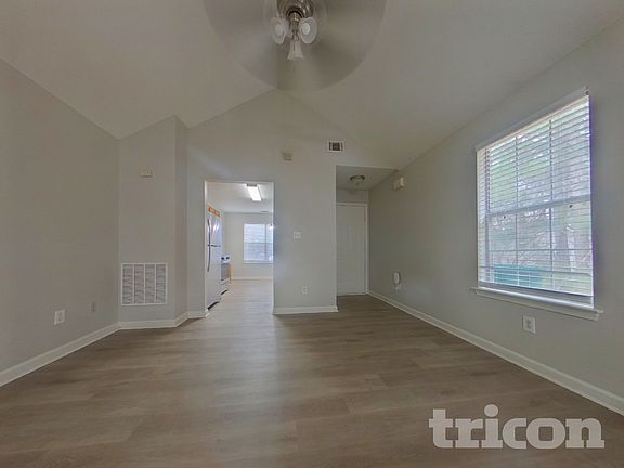 4th image of 1049 Charlbury Pl
