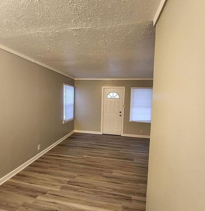 1st image of 1040 N Tibbs Ave