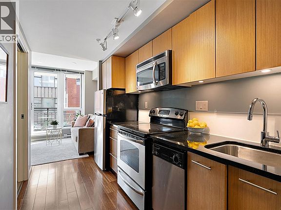 3rd image of 834 Johnson St #410
