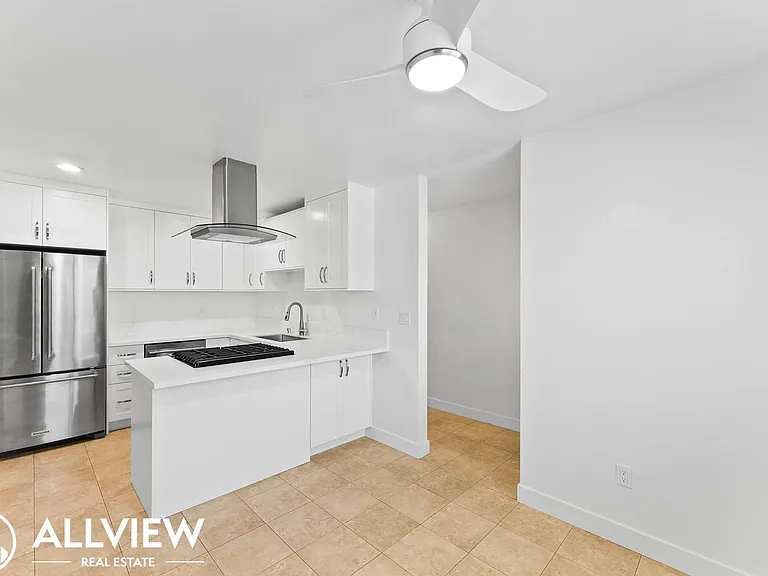 16661 Bartlett Ln — Photo 2