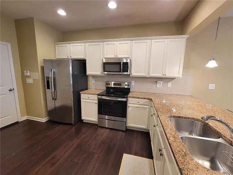 1525 Landmark Ln — Photo 2