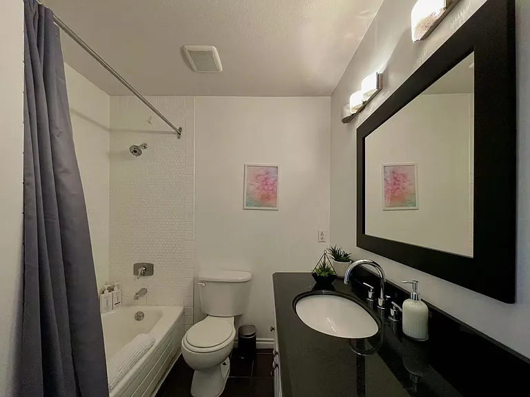 1405 Haro St #302 — Photo 8