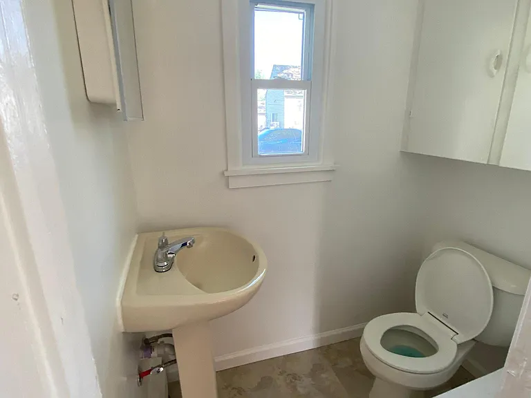 8221 Chalmers Ave — Photo 7