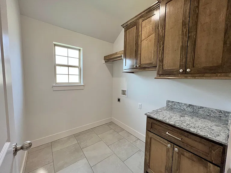 925 Sugar Pine St — Photo 14