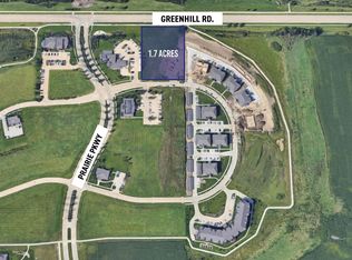 Bluegrass Cir, Cedar Falls, IA 50613
