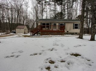 28 Morey Ave, Mechanic Falls, ME 04256