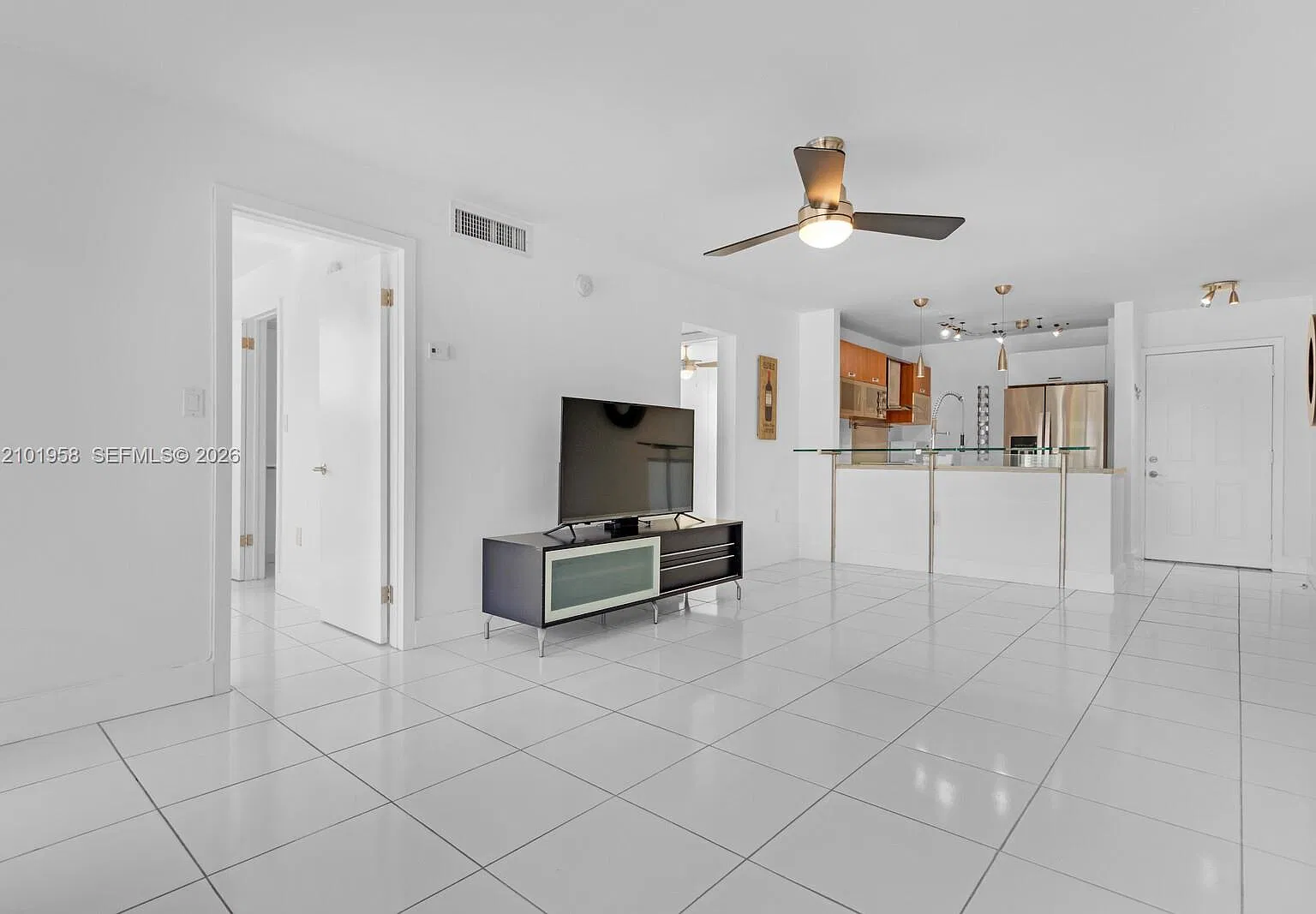 Star Meridian Condo — Photo 2